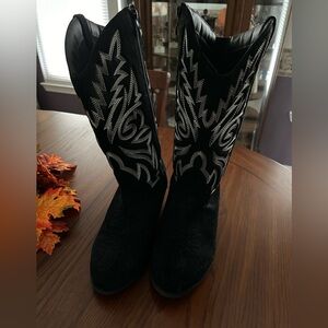 Women’s Black Cowboy Boots size 11W